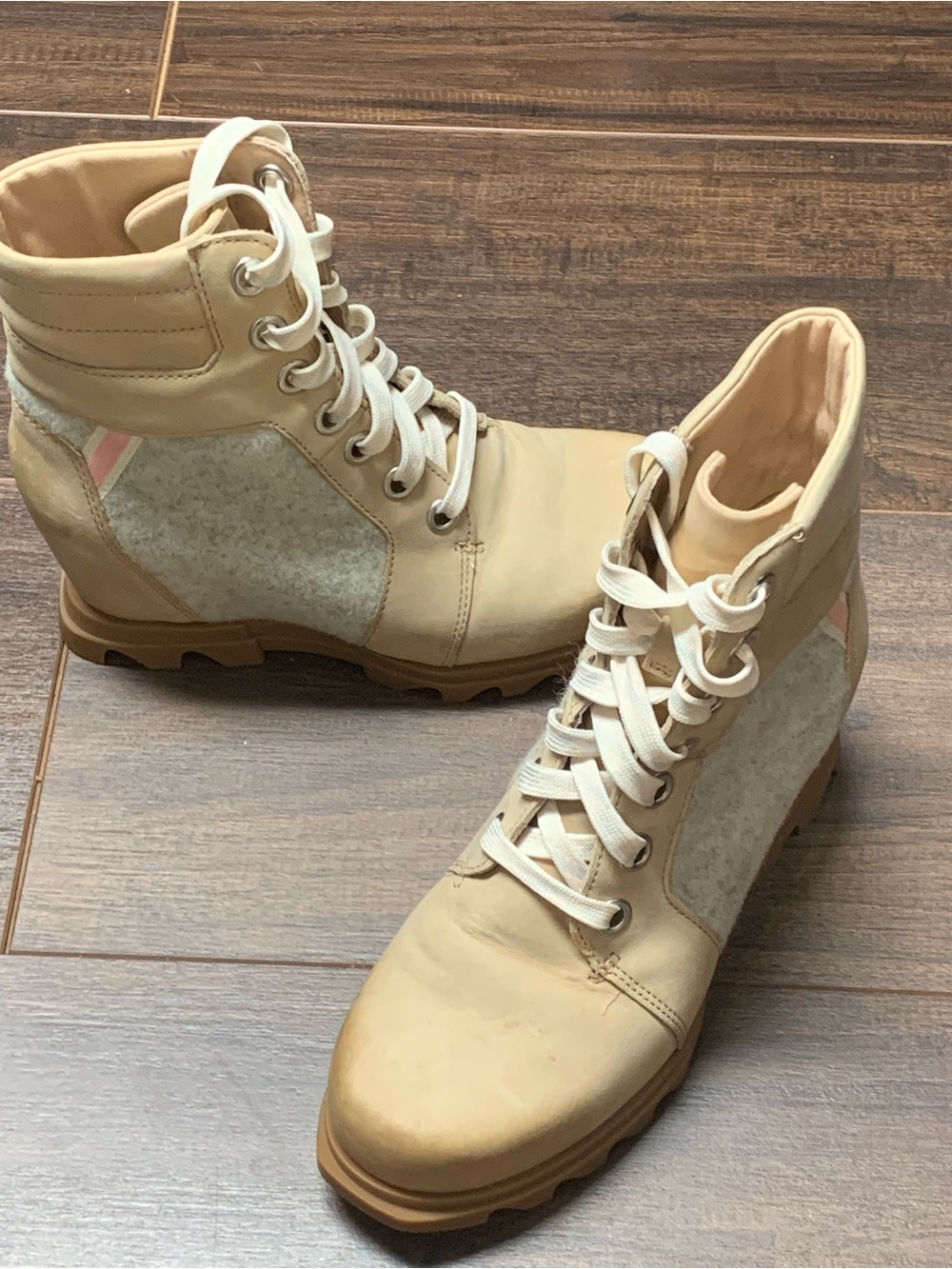 Women's Joan of Artic Wedge III Lexie Lug Sole Boots size 7.5